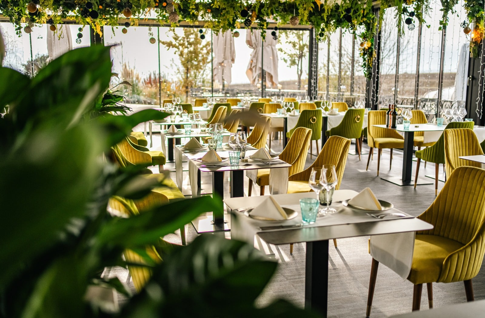 Restaurant lângă București – o experiență culinară desăvârșită la Casa Timiș-Restaurant-Veranda-dintre-Vii.jpg