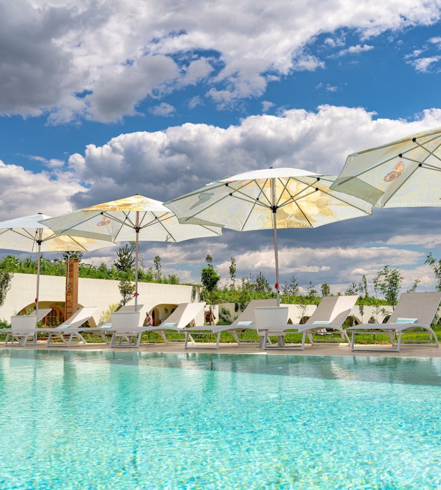 piscina exterioara - resort spa romania