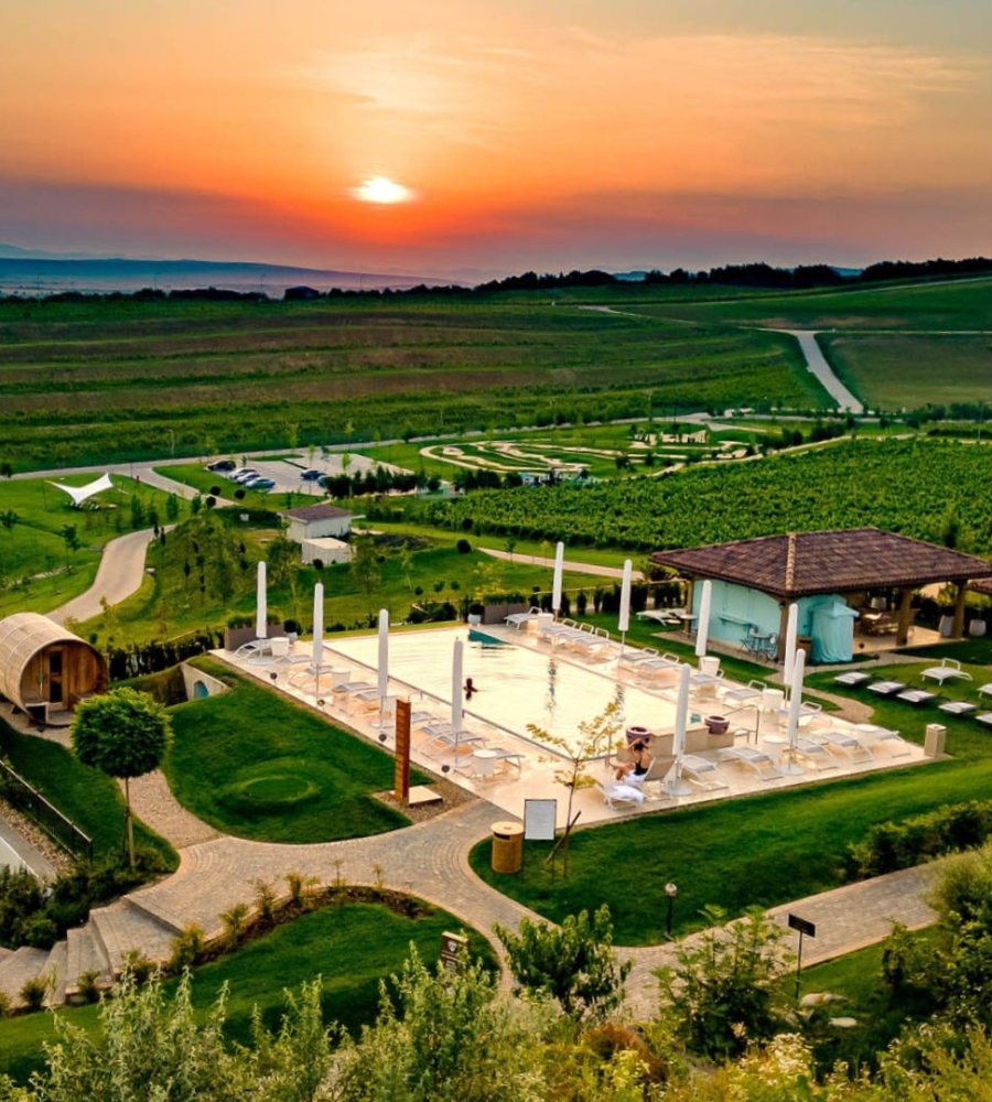 piscina exterioara - resort spa romania