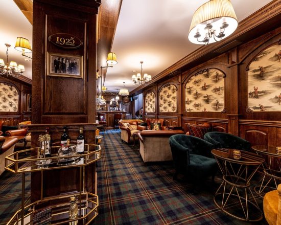 English Bar - Gentleman's bar
